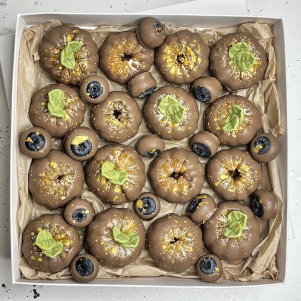 Мандарины и голубы шоколаде 16 штук